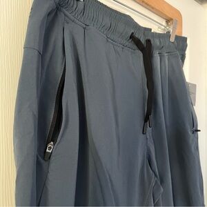 Men’s AE 24/7 GOOD VIBES TECH JOGGERS airflex+ size small blue with zip pockets